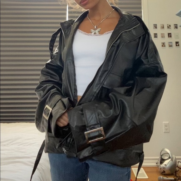 Black faux leather jacket from Pretty Little Thing - Picture 9 of 10